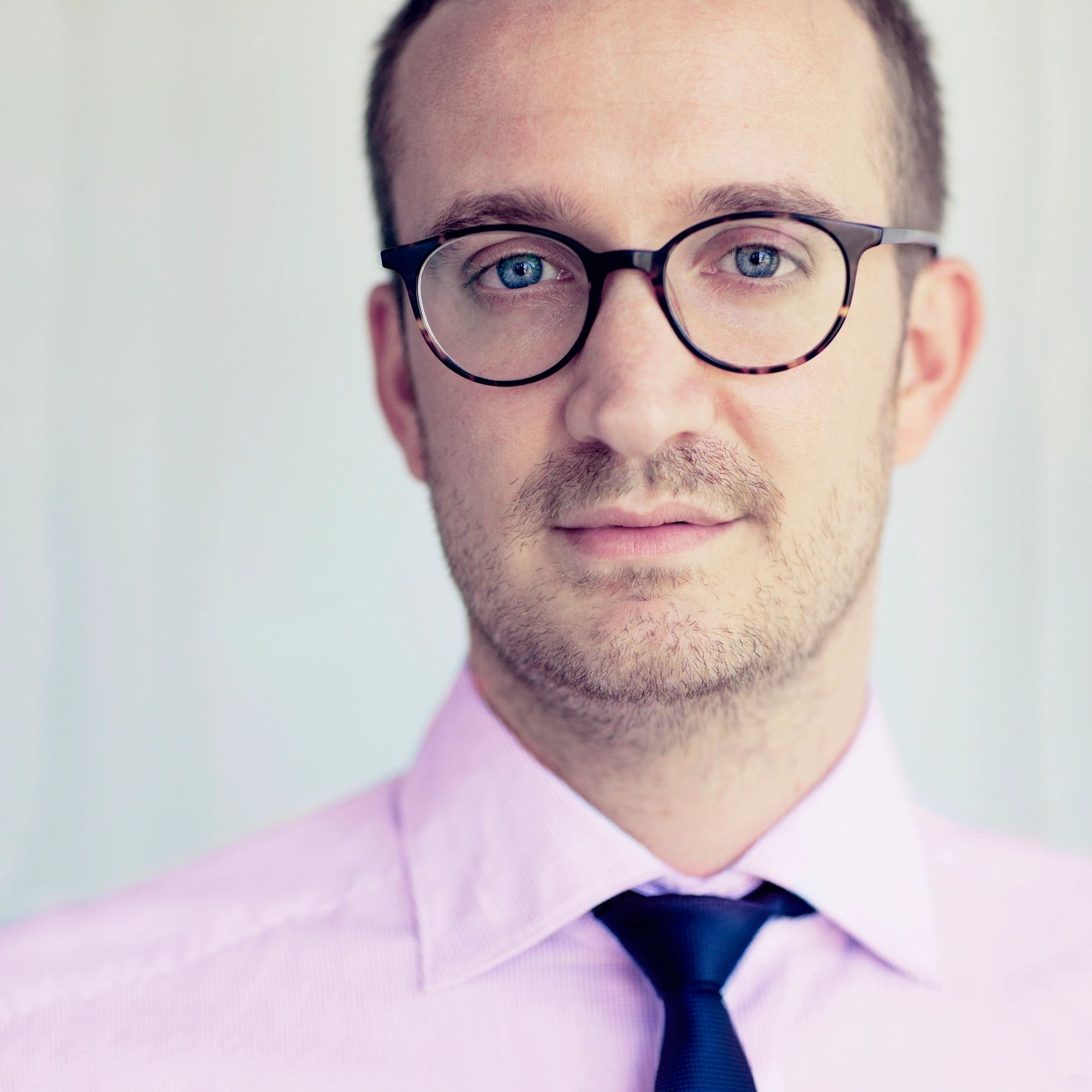 Portrait headshot of Alex Rivera